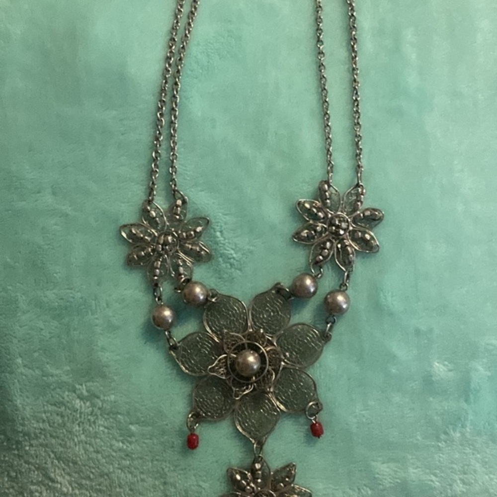 Beautiful Estate Silver Twisted Wire Flower Necklace - Picture 3 of 5
